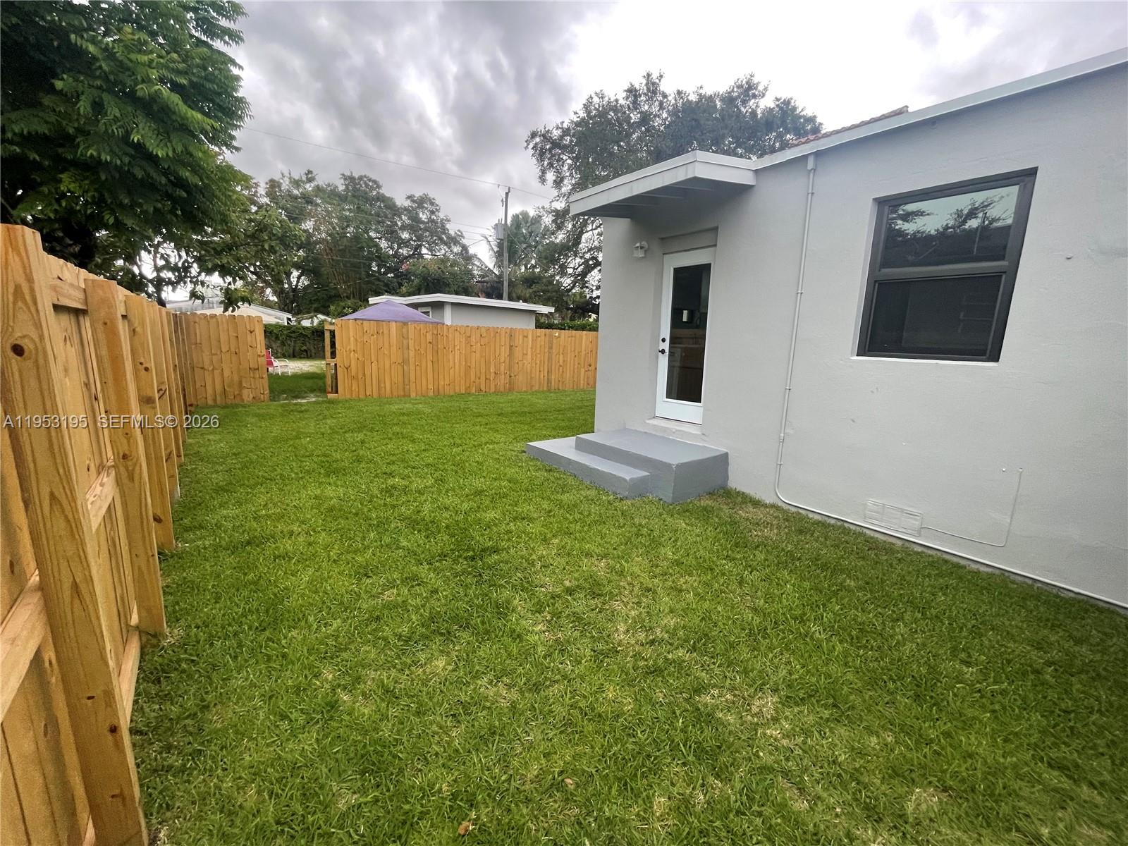 LAUDERDALE - Residential