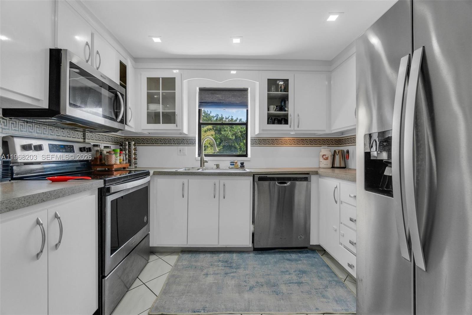 COUNTRY CLUB APTS AT - Residential Lease