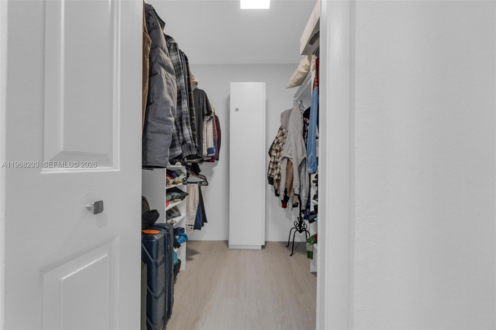 COUNTRY CLUB APTS AT - Residential Lease