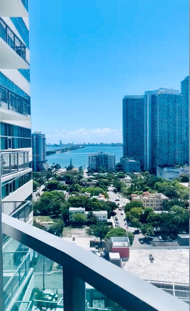 TRENDY MIDTOWN HOTTEST SPOT, SPECTACULAR HIGH FLOOR RENTAL! 1.5 BATHS, LAUNDRY ROOM IN THE APARTMENT, HIGH CEILINGS, ITALIAN KITCHEN WITH STAINLESS STEEL APPLIANCES, GRANITE COUNTER TOPS, BEAUTIFUL PARK VIEW, POOL/JACUZZI/ SAUNA/STEAM ROOM/STATE OF THE ART FITNESS CENTER. WALK TO THE NEW AMAZING RETAIL MALL NEXT TO THE DESIGH DISTRICT, MINUTES AWAY FROM BRICKELL BUSINESS DISTRICT, BAYSIDE, MIAMI ARENA, AIRPORT & THE BEACHES. JUST NORTH OF THE PERFORMING ART CENTER, RESTAURANTS & NIGHT ENTERTAINMENT.