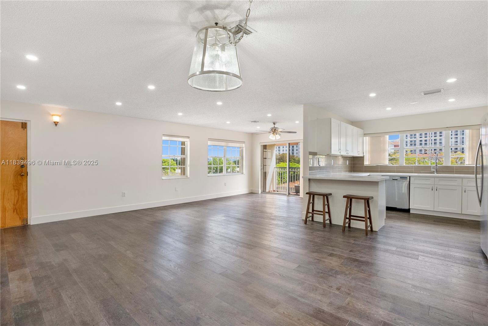 37 Majorca Ave 401