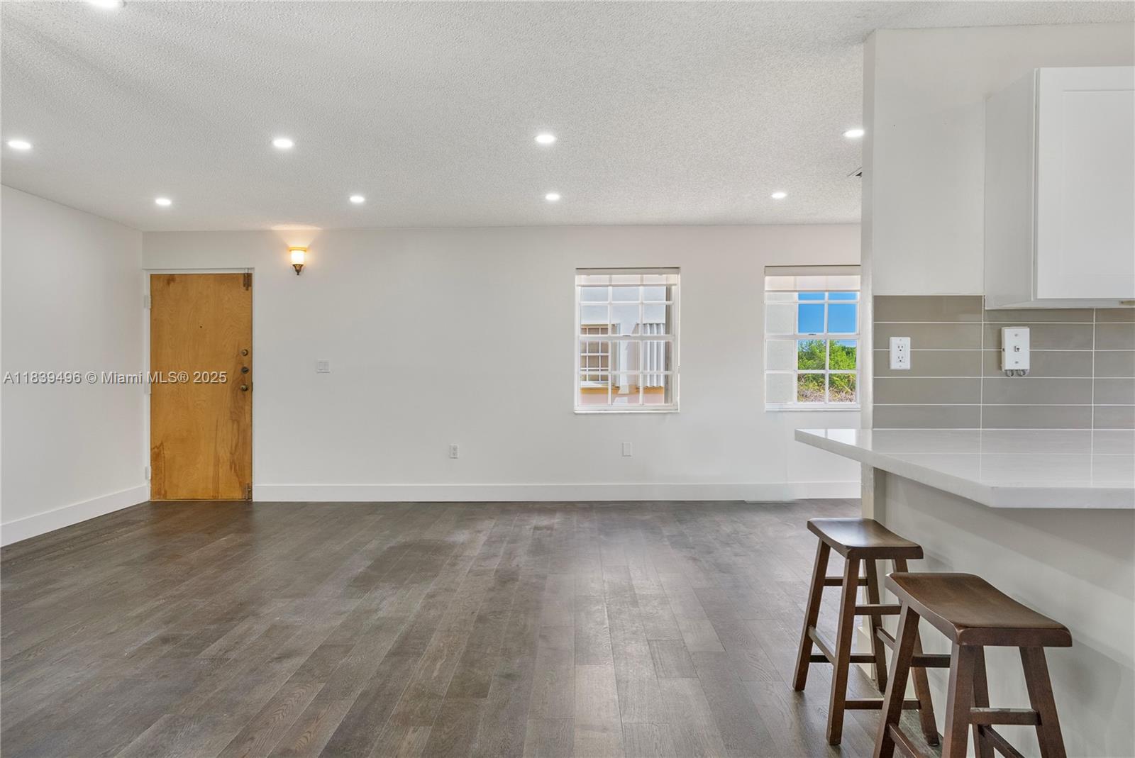 37 Majorca Ave 401