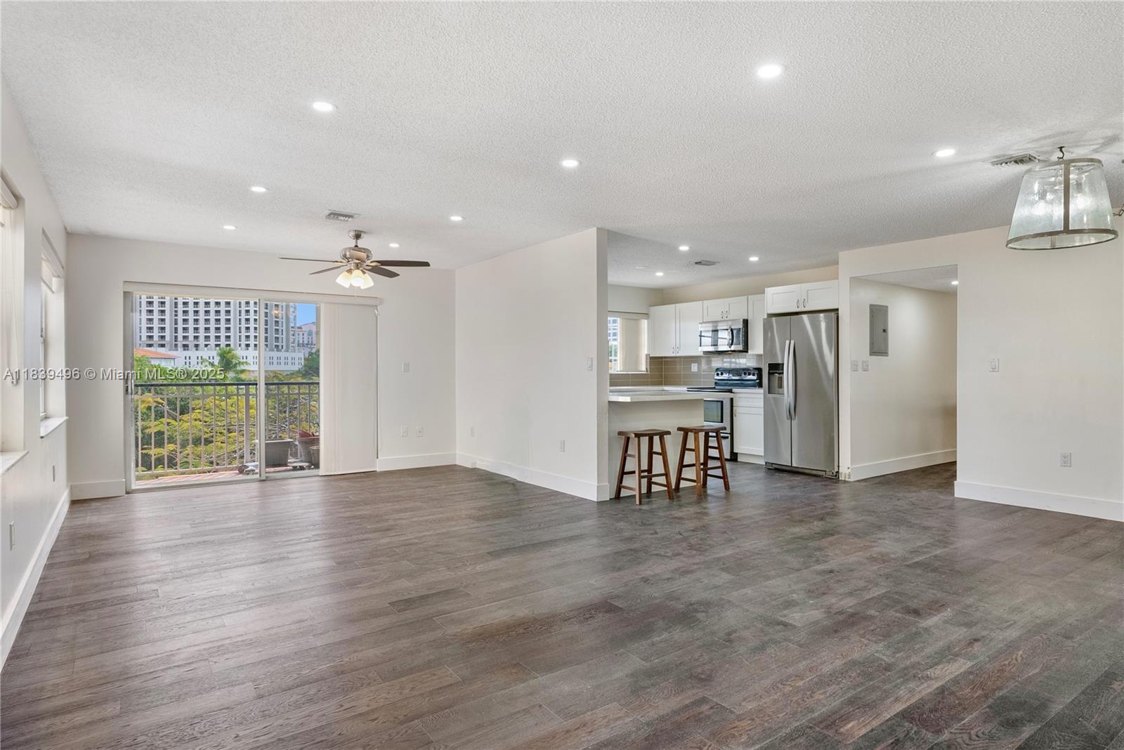 37 Majorca Ave 401