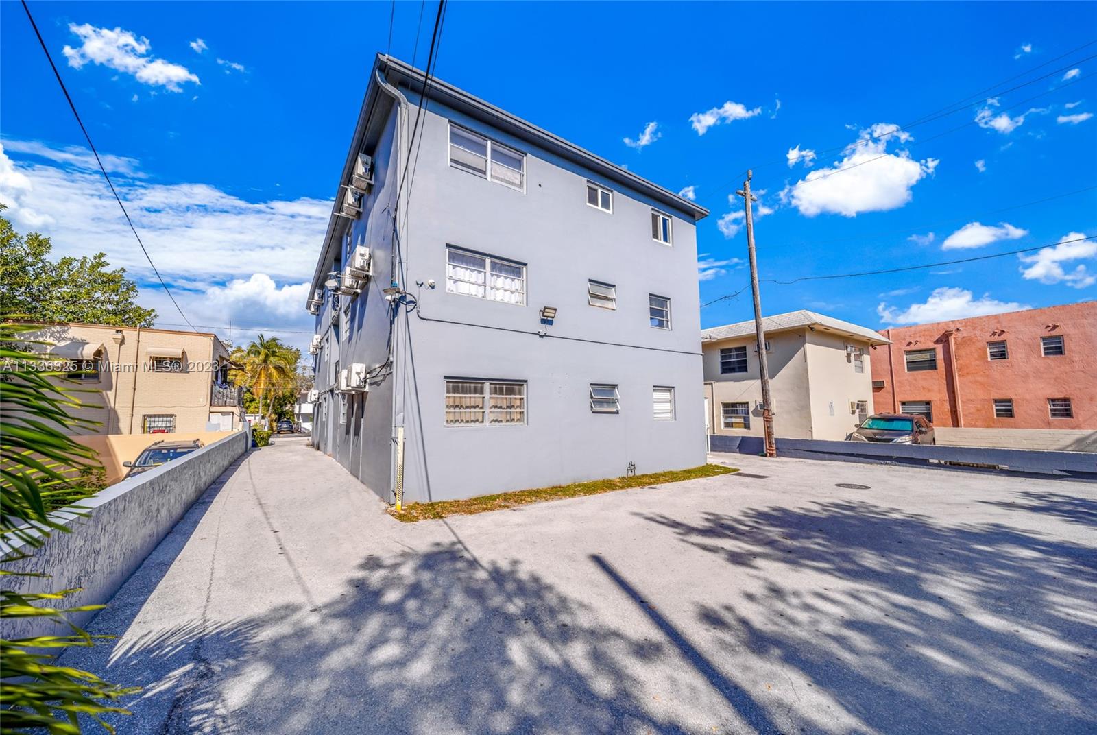 1050 SW 7th St