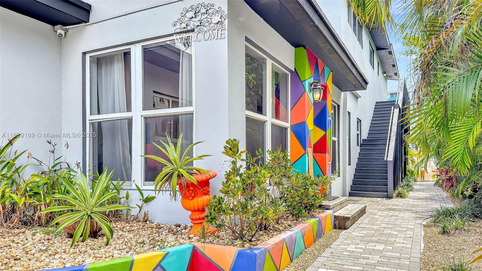 320 Hendricks Isle 2