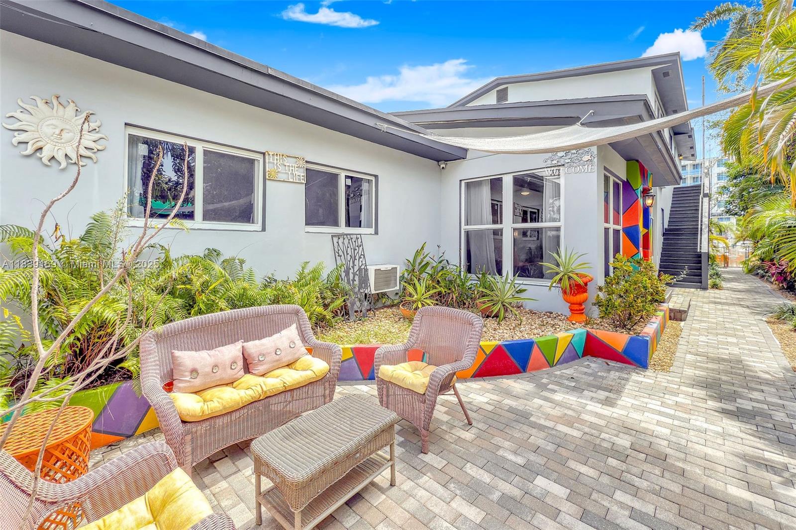 Escape to Comfort in Fort Lauderdale – Stylish 2BR Waterfront Retreat!
Discover the perfect blend of relaxation and convenience in this beautifully updated 2-bedroom, 2-bath apartment overlooking the East Canal and pool. Whether you're planning a short escape, an extended work trip, or a summer stay, this fully furnished, modern space offers everything you need — including a private terrace and optional boat slips.
? Enjoy spacious living, stylish décor, and unbeatable views.
?? Prime location in Fort Lauderdale.
?? Book your stay today — your home away from home is waiting!