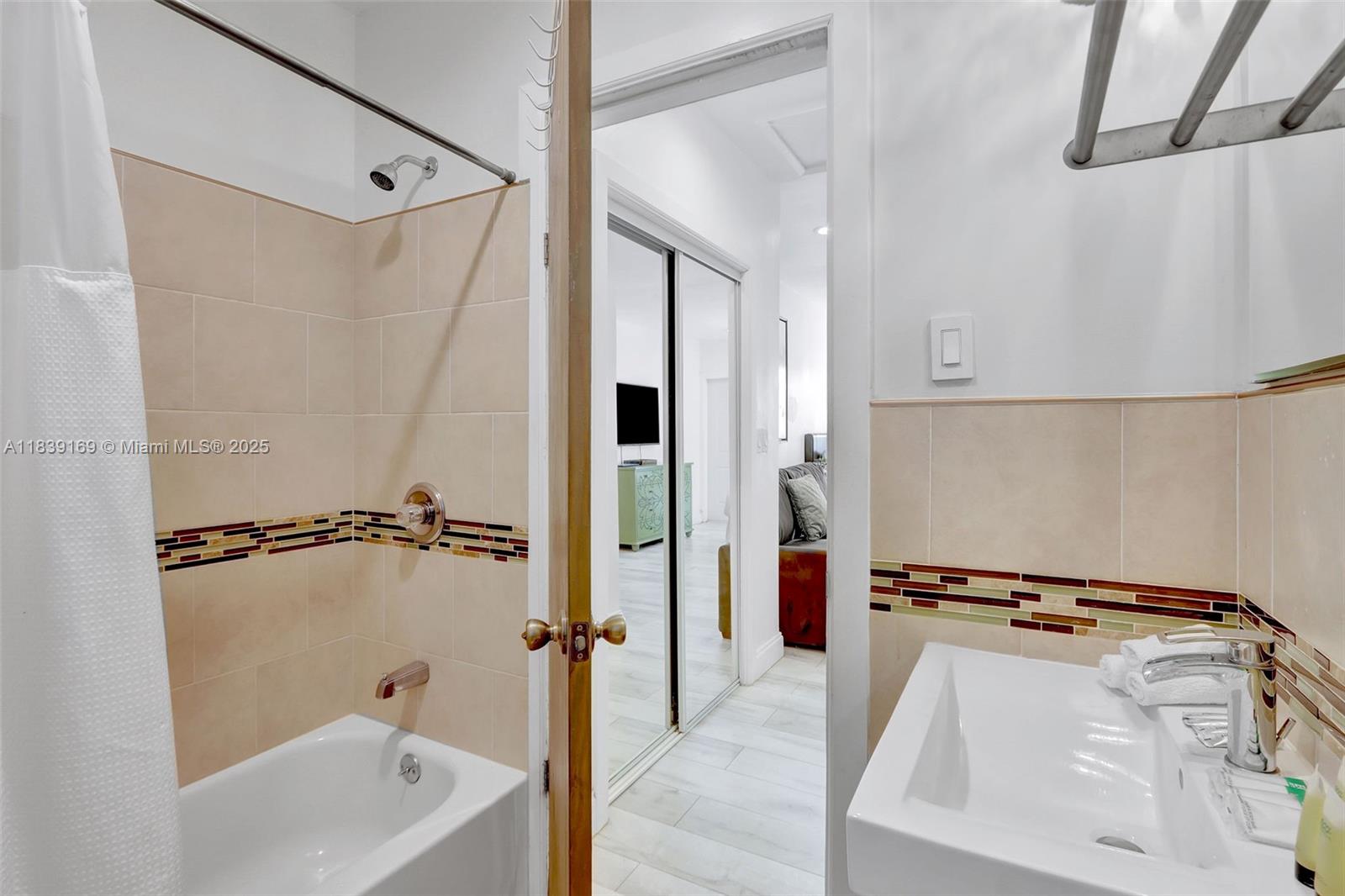 VICTORIA ISLES - Residential Lease
