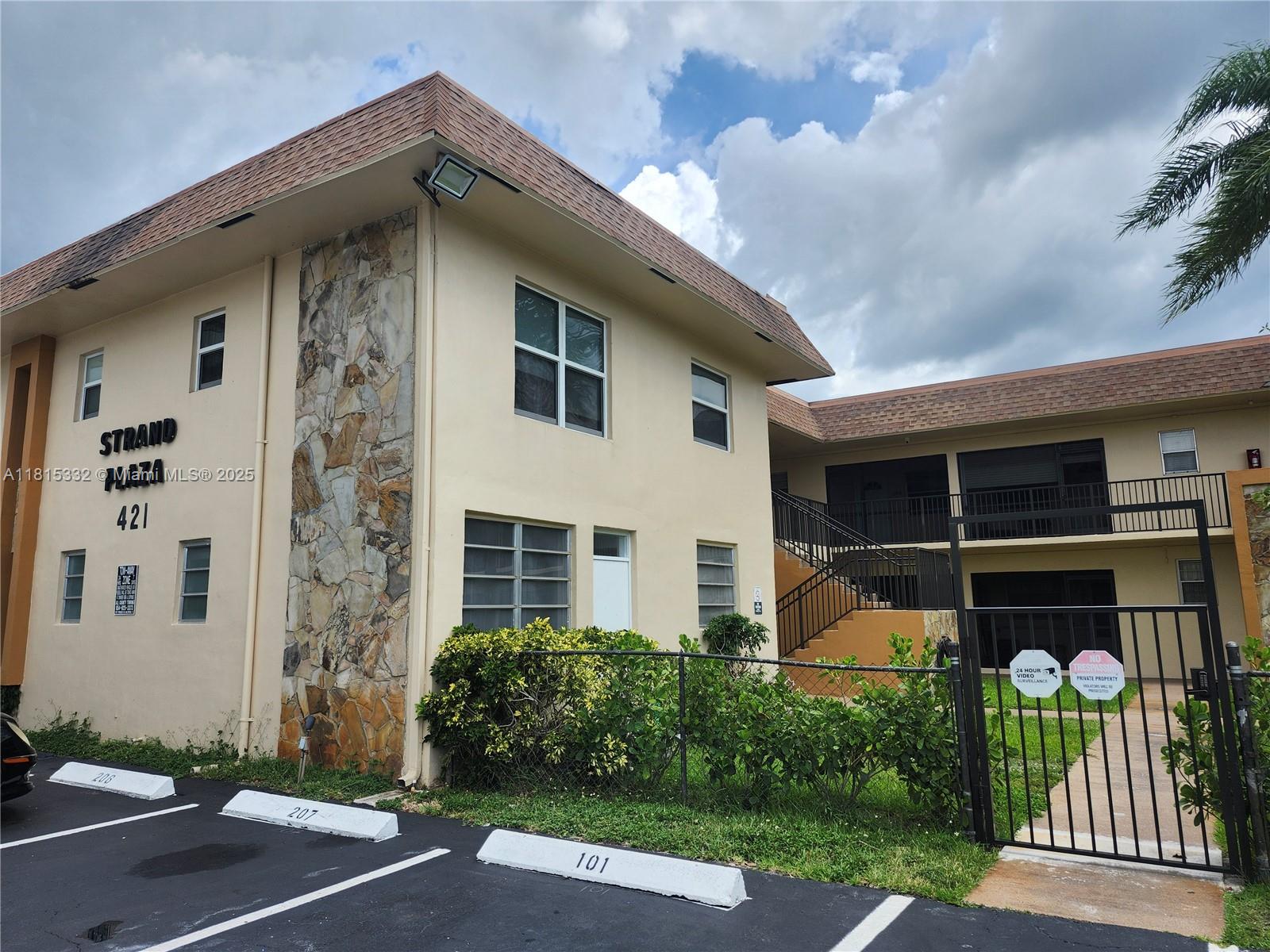 421 Ne 1st St 214, Hallandale Beach, Broward County, Florida - 1 Bedrooms  
1 Bathrooms - 