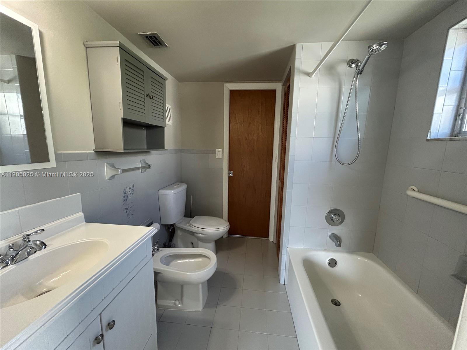 ALHAMBRA MANORS CONDO - Residential Lease