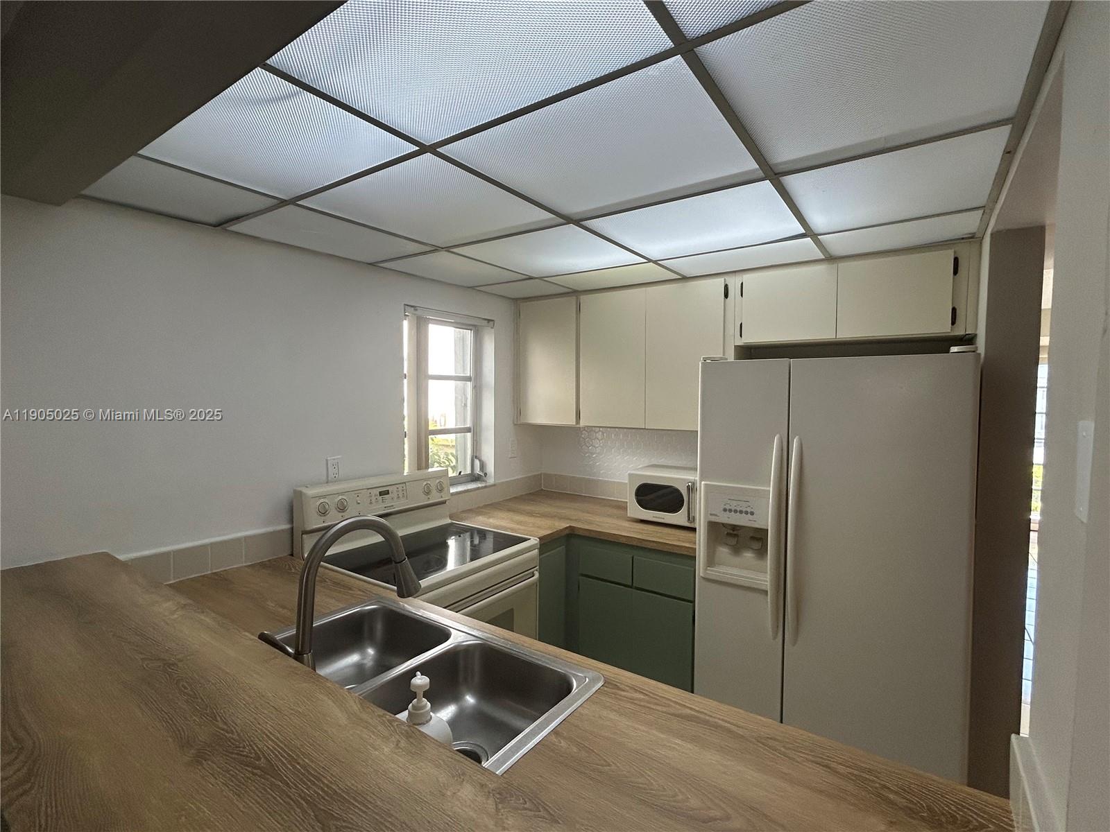 ALHAMBRA MANORS CONDO - Residential Lease