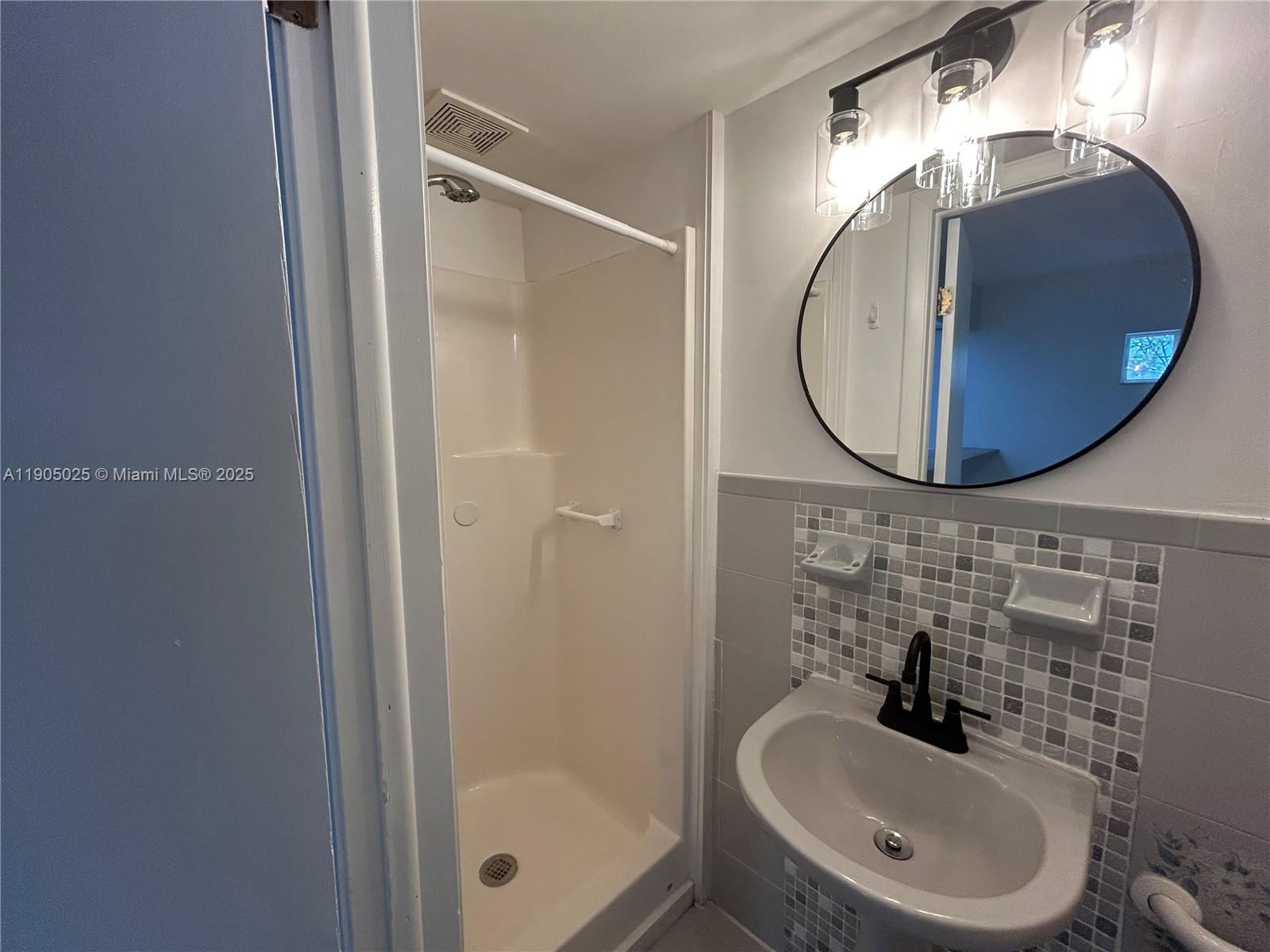 ALHAMBRA MANORS CONDO - Residential Lease