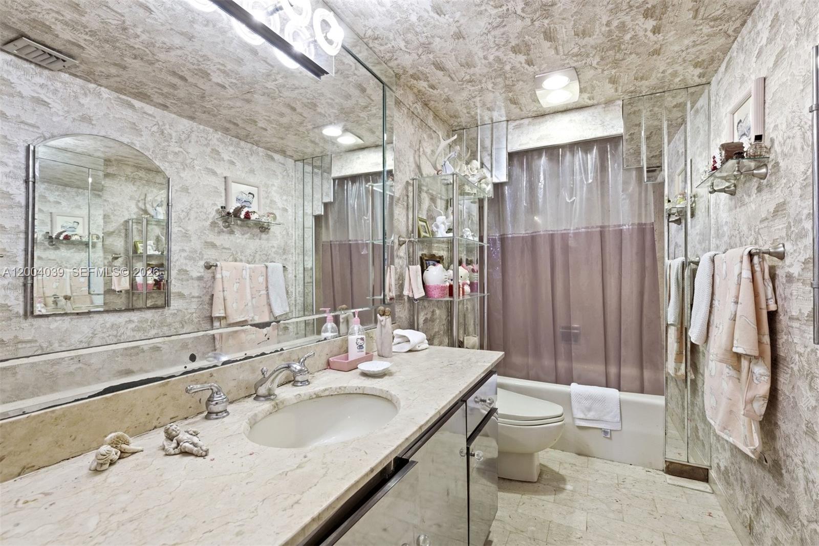 CRICKET CLUB CONDO - Residential