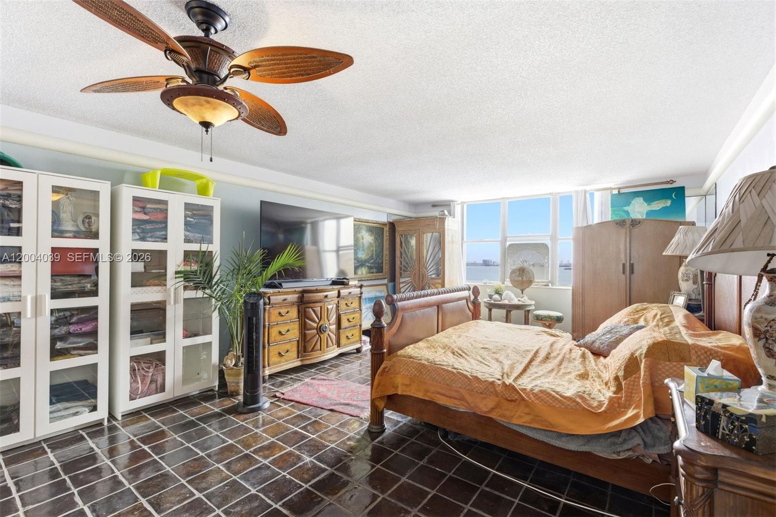 CRICKET CLUB CONDO - Residential