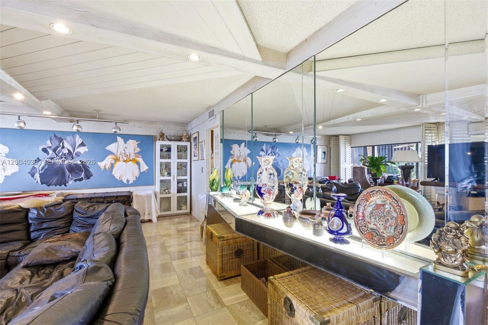 CRICKET CLUB CONDO - Residential