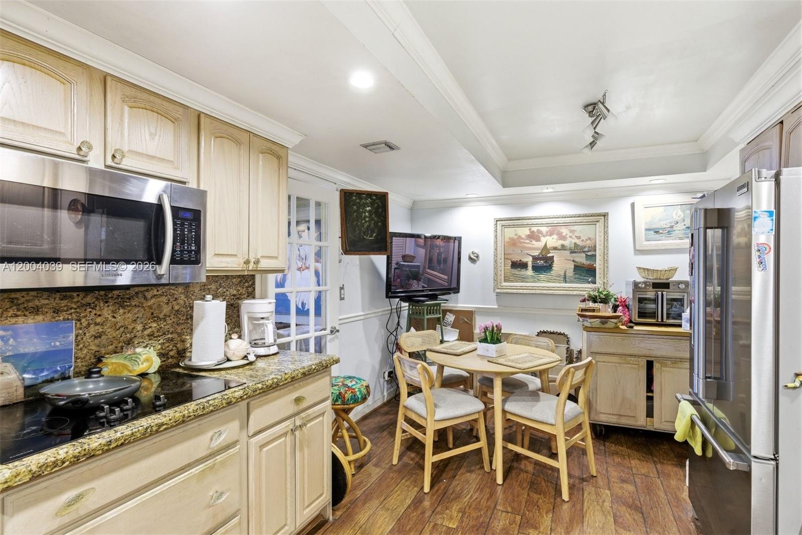 CRICKET CLUB CONDO - Residential