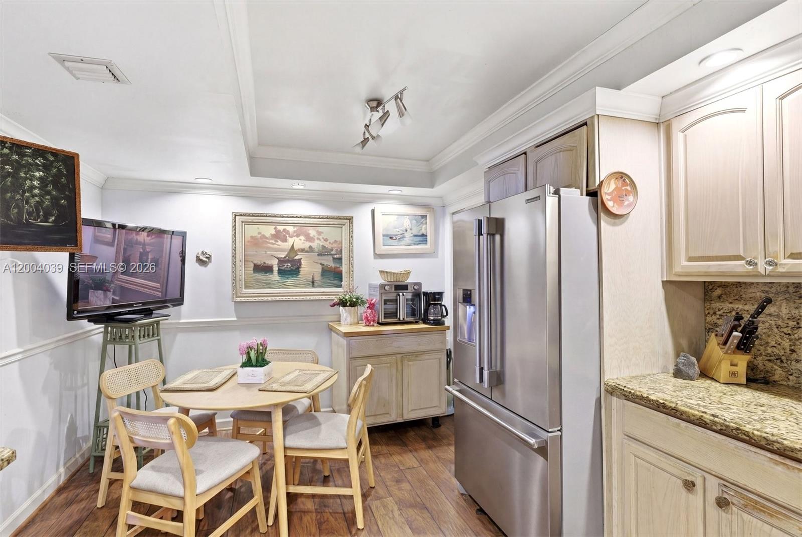 CRICKET CLUB CONDO - Residential