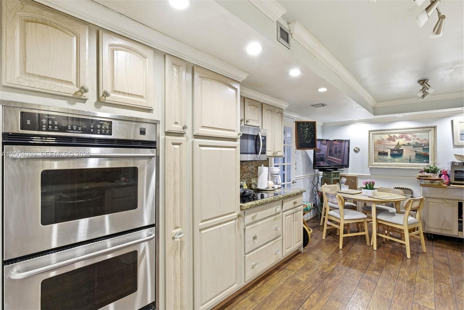 CRICKET CLUB CONDO - Residential