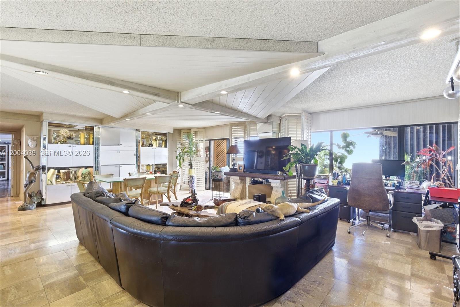 CRICKET CLUB CONDO - Residential