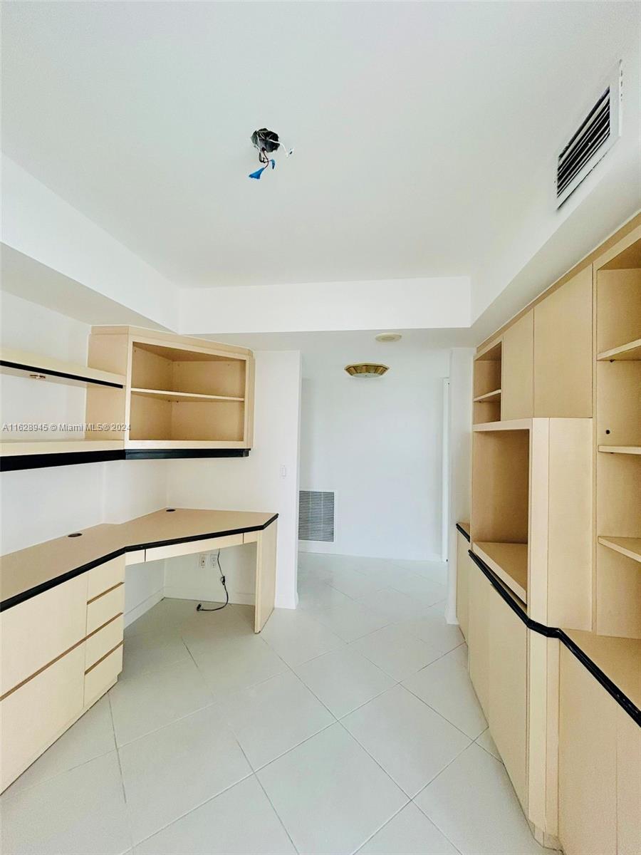 ADMIRALS PORT CONDO WEST - Residential