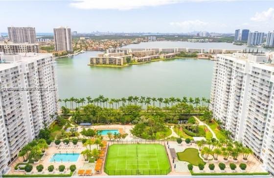 ADMIRALS PORT CONDO WEST - Residential