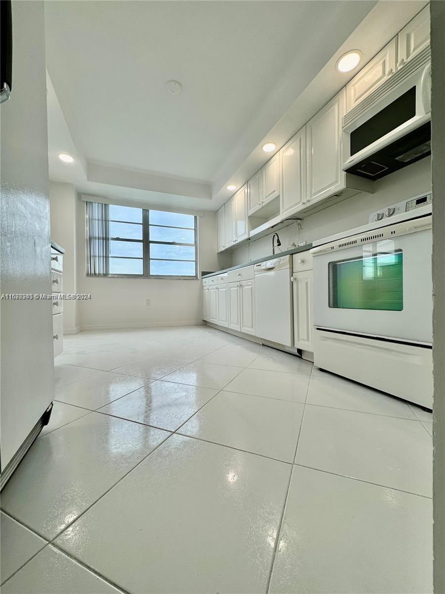 ADMIRALS PORT CONDO WEST - Residential