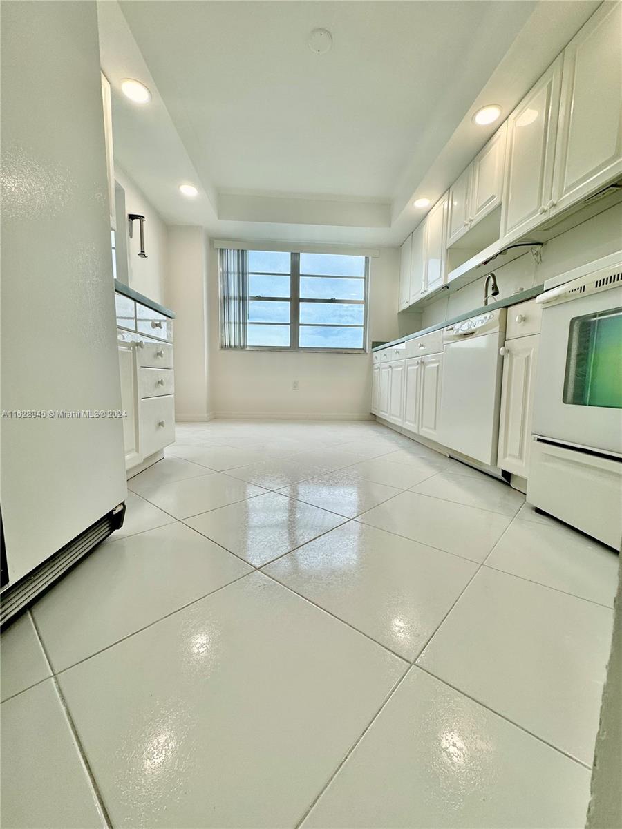 ADMIRALS PORT CONDO WEST - Residential