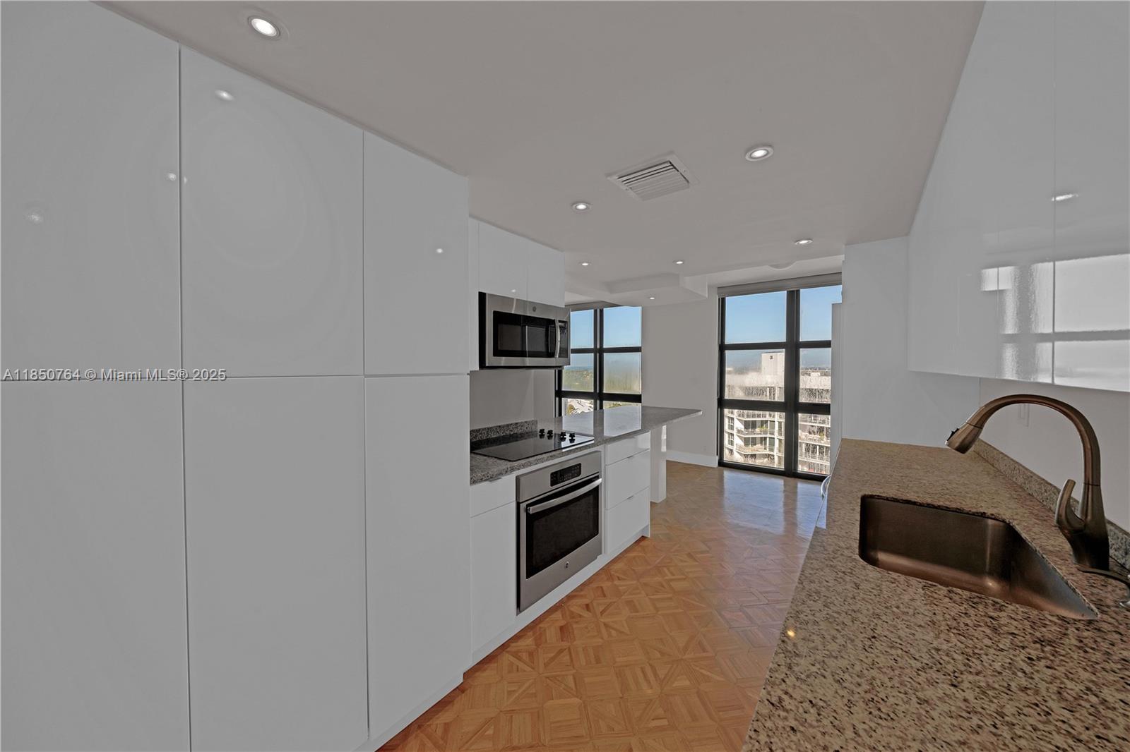 TOWERS OF KEY BISCAYNE CO - Residential Lease