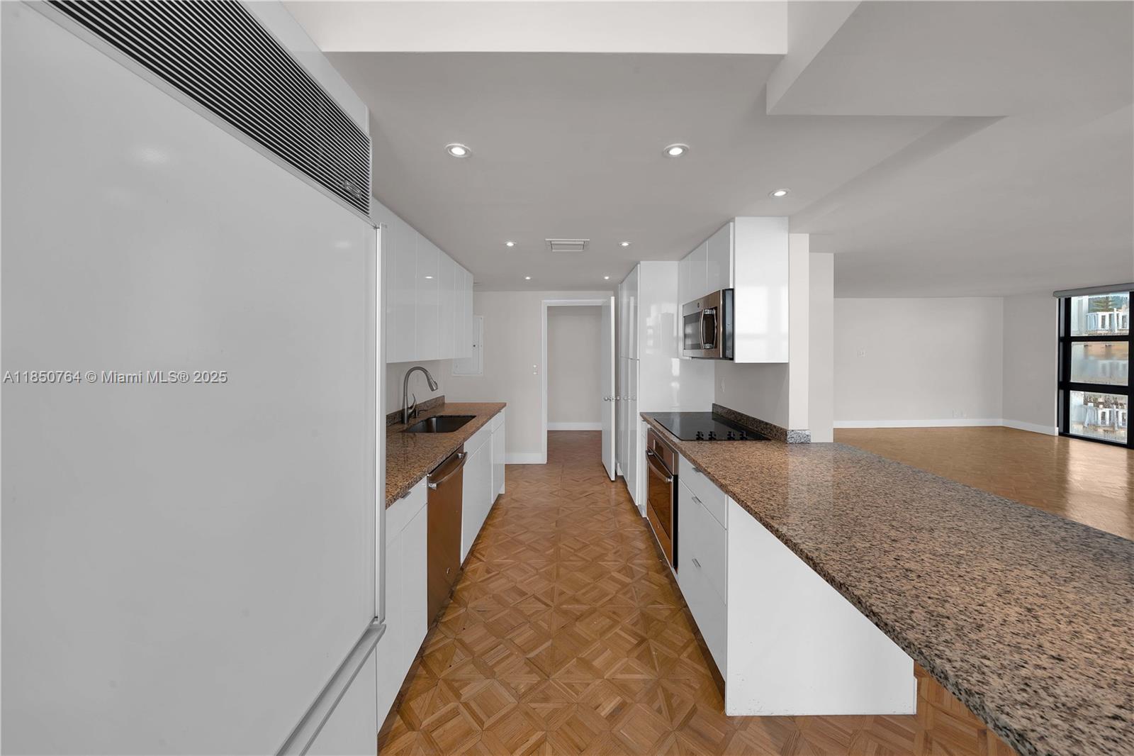 TOWERS OF KEY BISCAYNE CO - Residential Lease