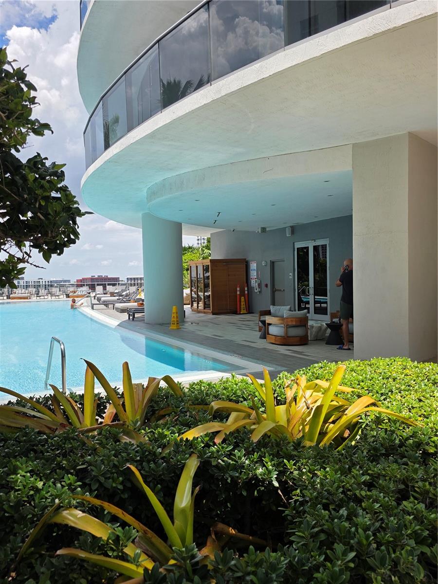 ARIA ON THE BAY CONDO - Residential