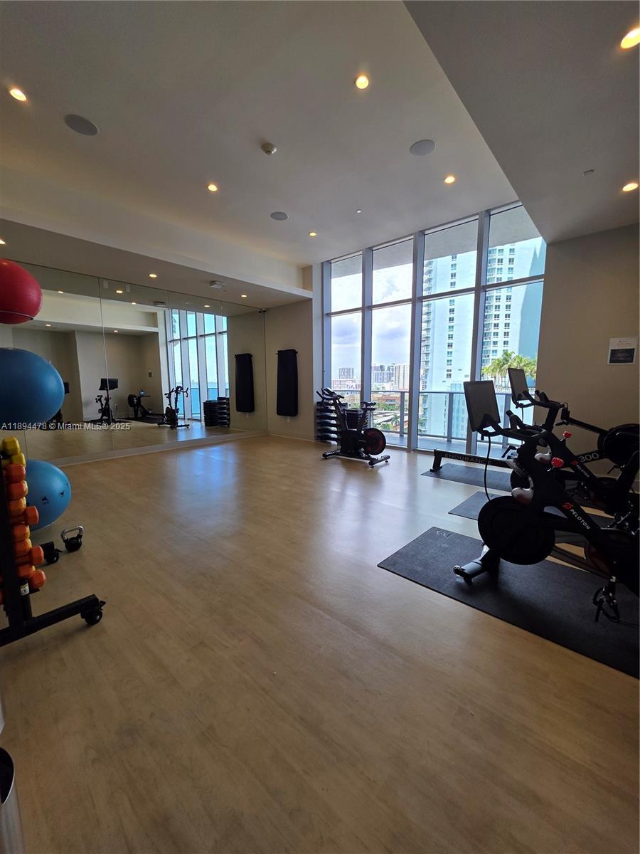 ARIA ON THE BAY CONDO - Residential