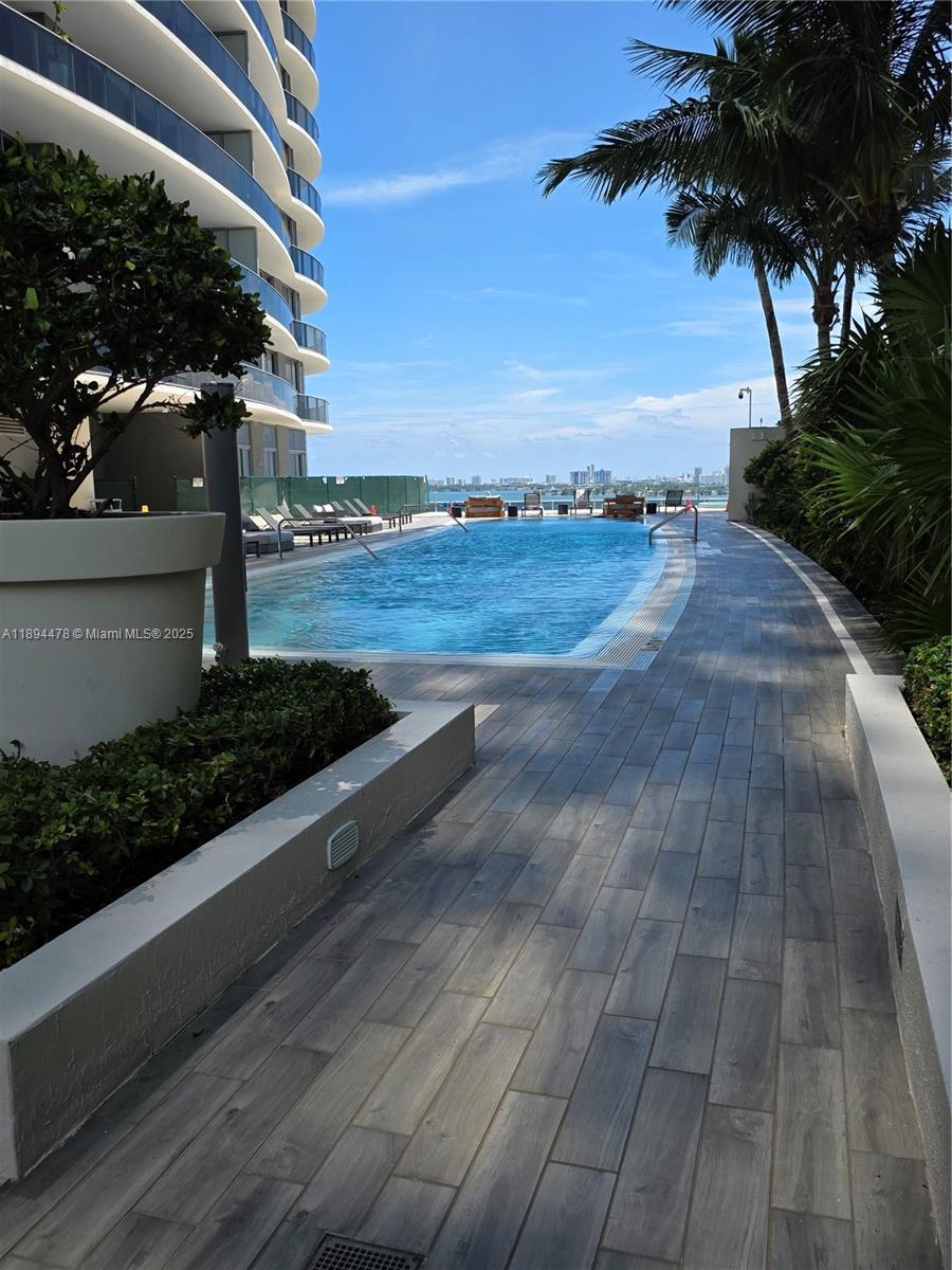 ARIA ON THE BAY CONDO - Residential