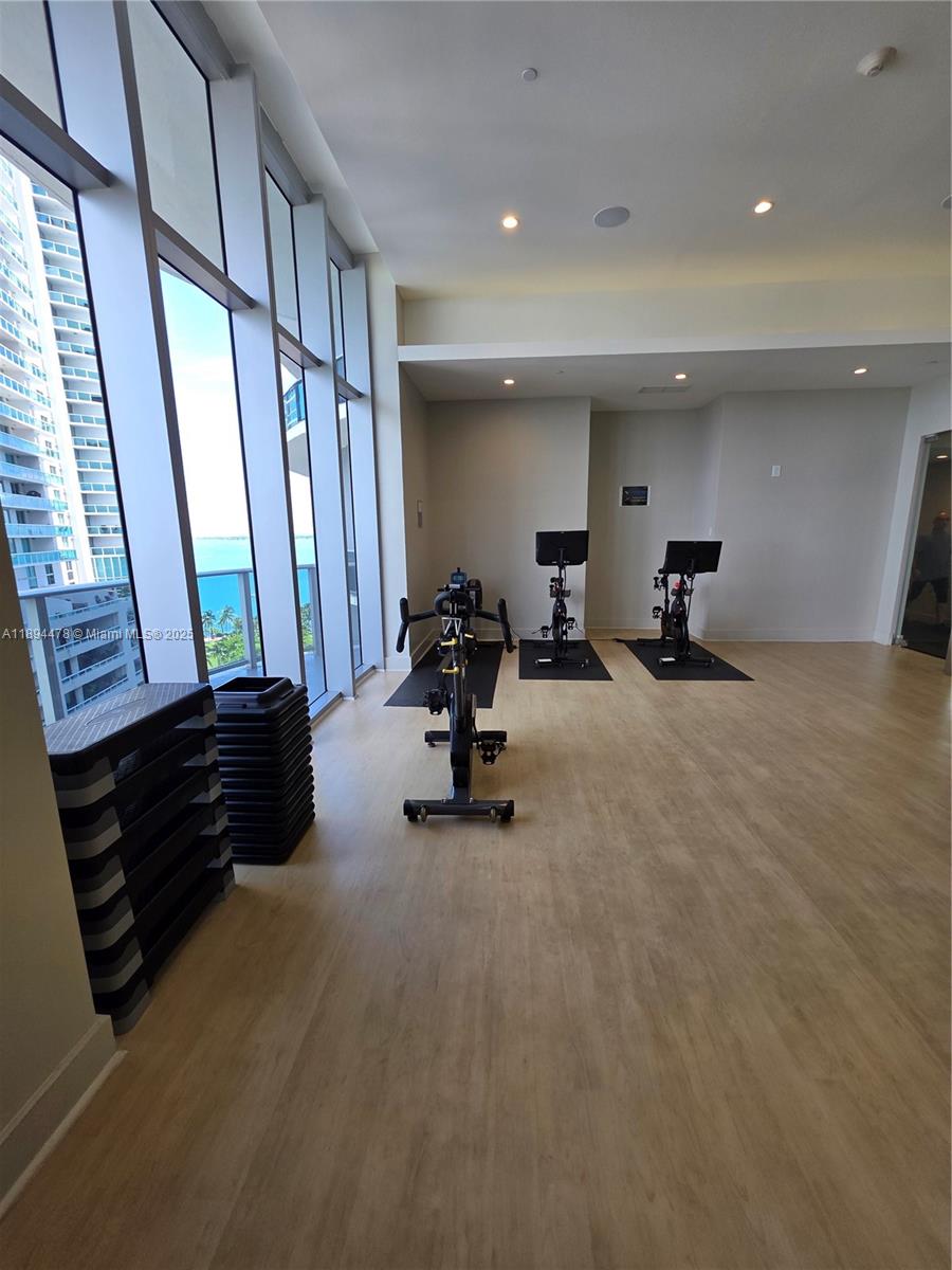 ARIA ON THE BAY CONDO - Residential