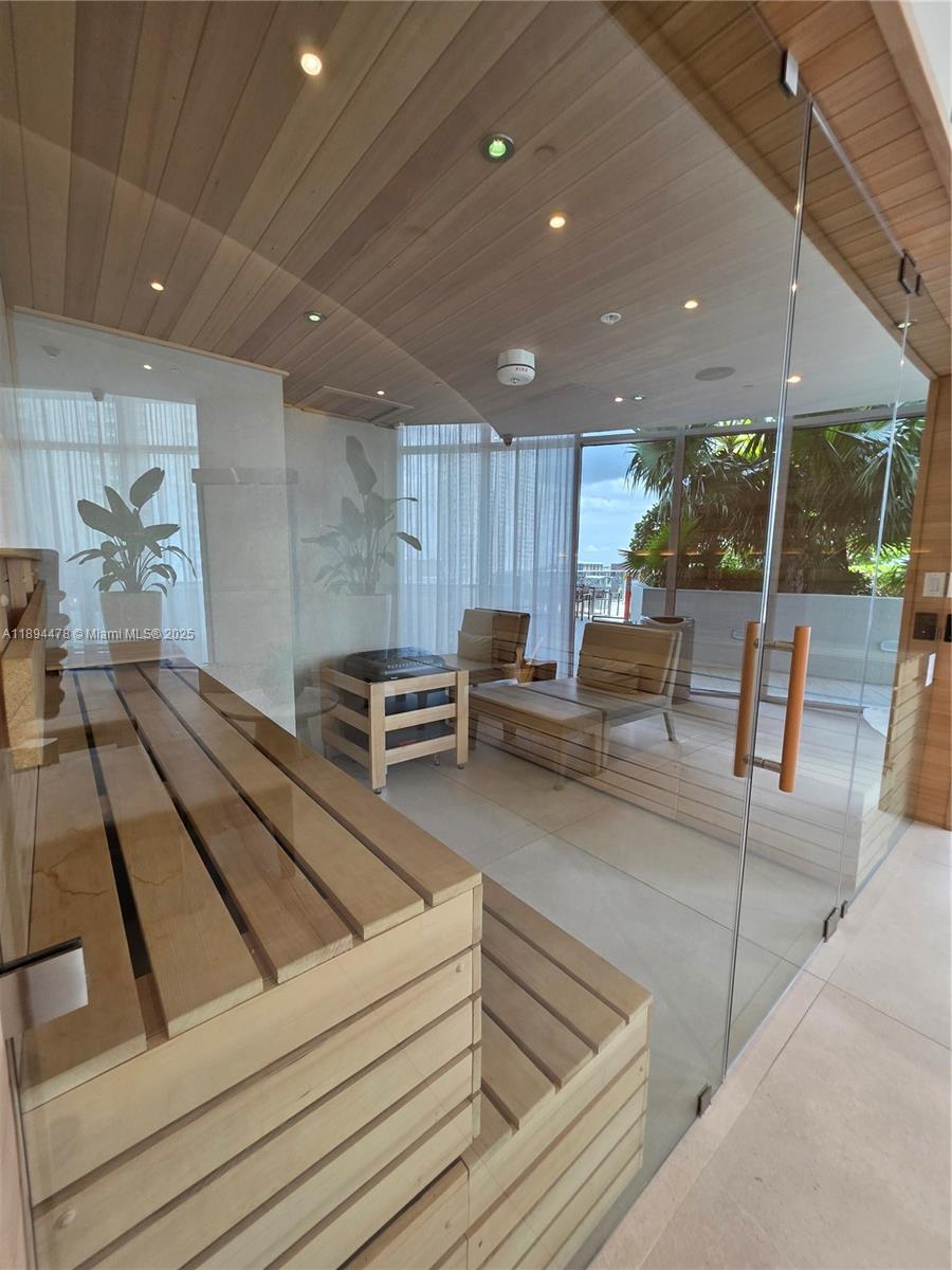 ARIA ON THE BAY CONDO - Residential