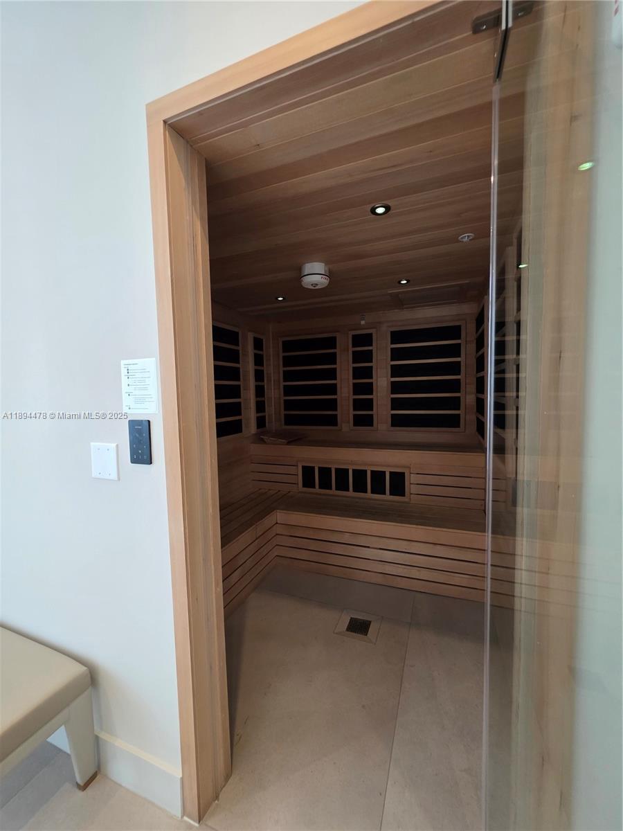 ARIA ON THE BAY CONDO - Residential