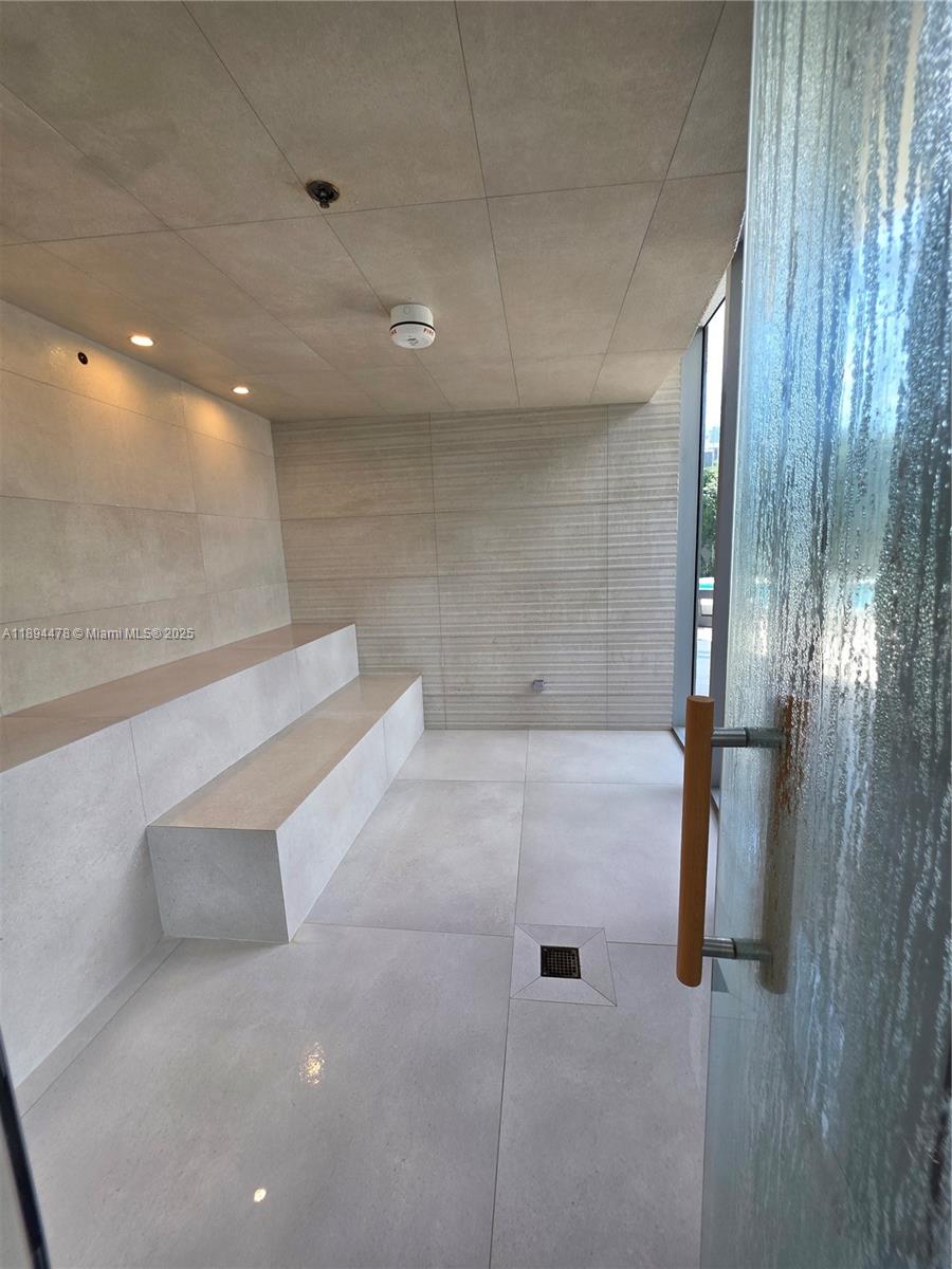 ARIA ON THE BAY CONDO - Residential