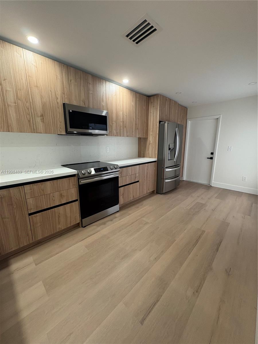 THE TOWNHOMES OF DORAL OA - Residential Lease