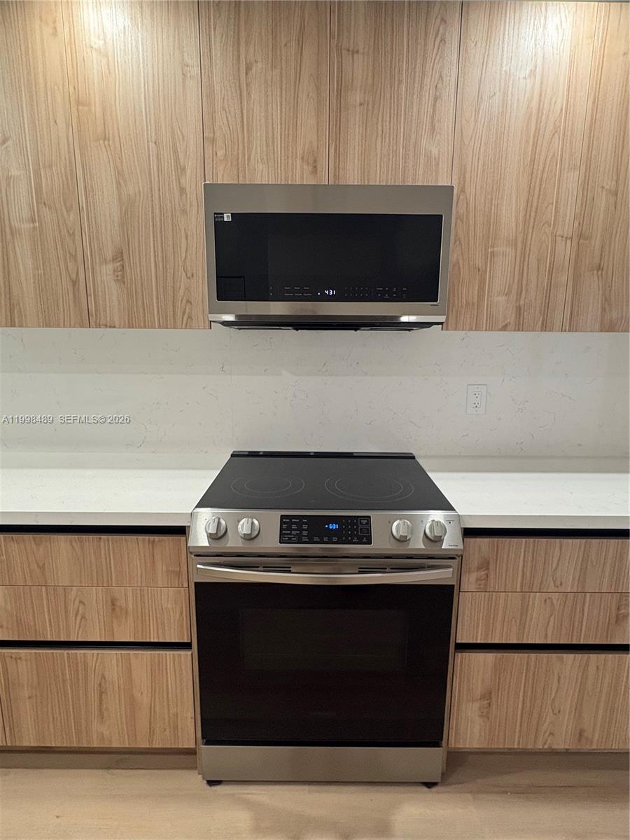 THE TOWNHOMES OF DORAL OA - Residential Lease