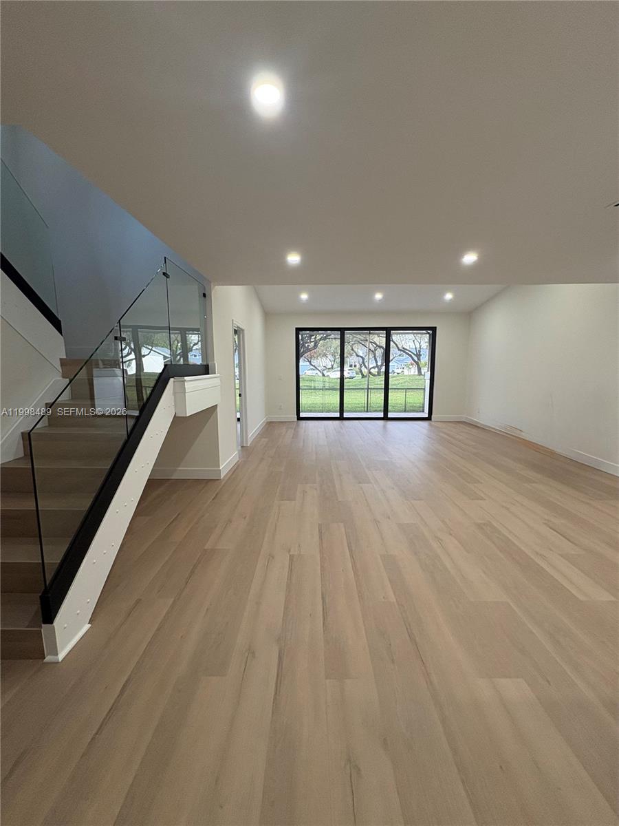 THE TOWNHOMES OF DORAL OA - Residential Lease