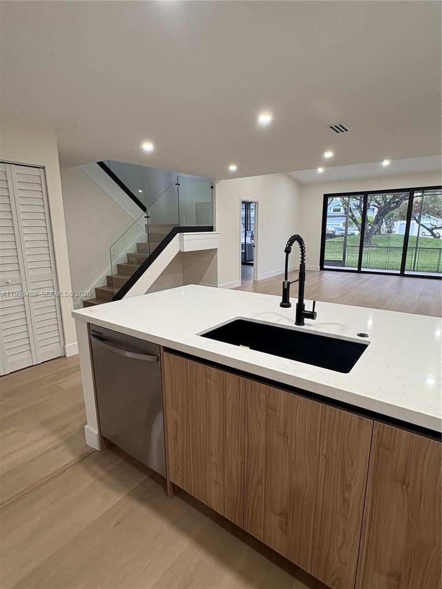 THE TOWNHOMES OF DORAL OA - Residential Lease