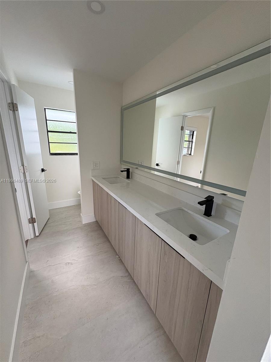 THE TOWNHOMES OF DORAL OA - Residential Lease