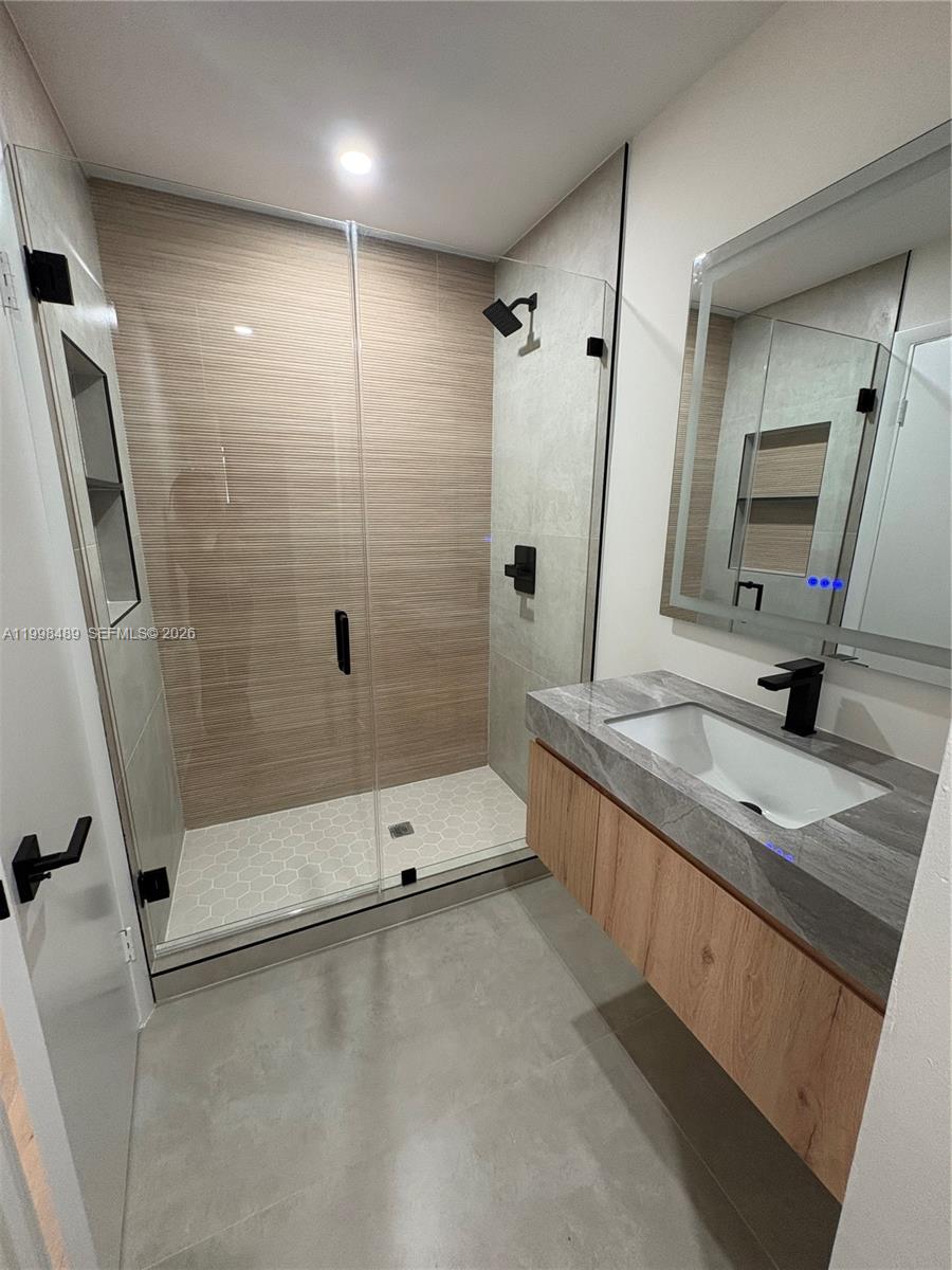 THE TOWNHOMES OF DORAL OA - Residential Lease