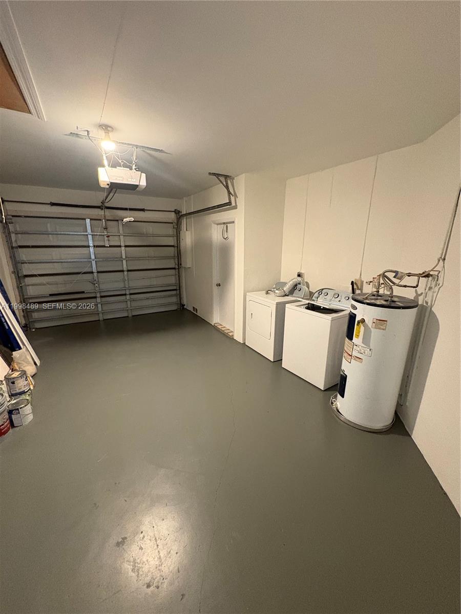 THE TOWNHOMES OF DORAL OA - Residential Lease