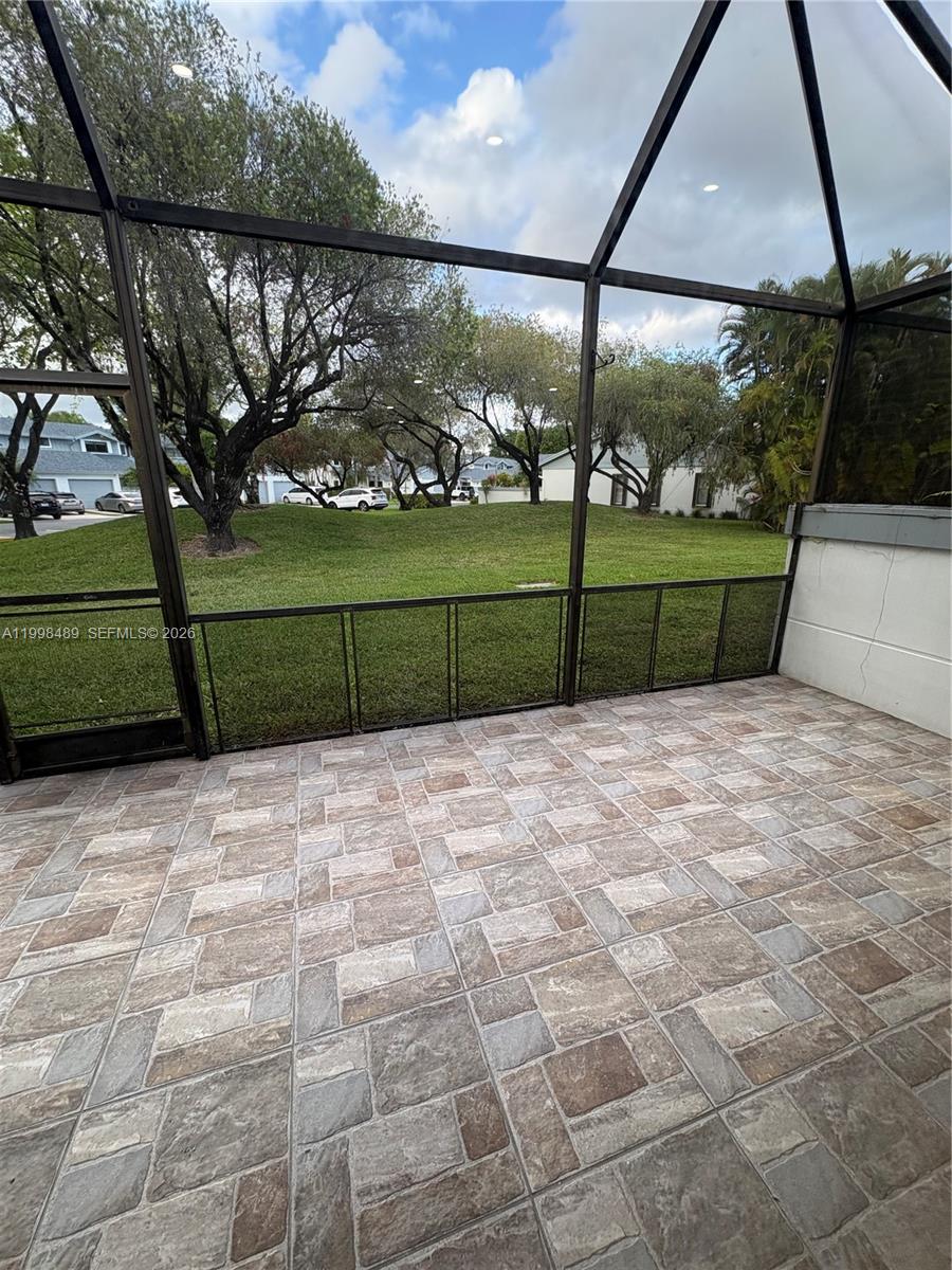 THE TOWNHOMES OF DORAL OA - Residential Lease