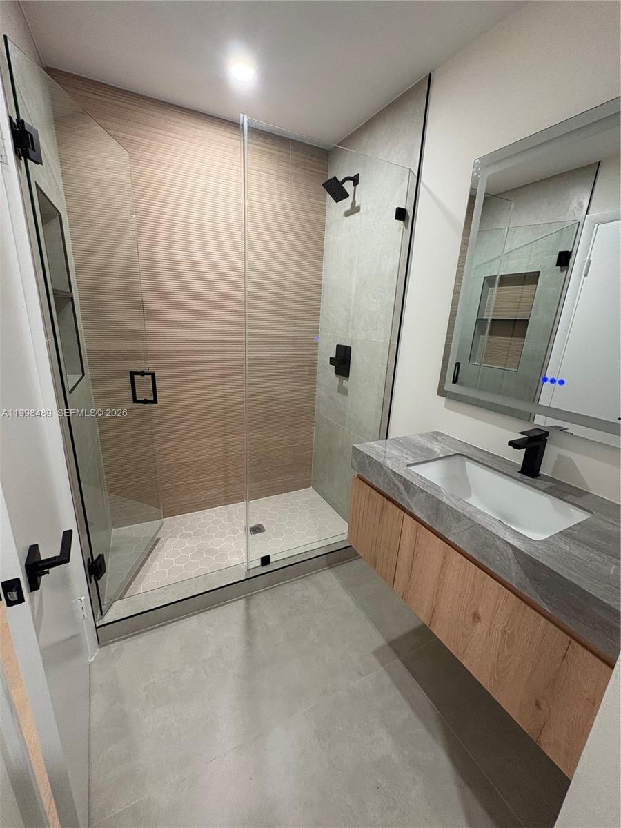 THE TOWNHOMES OF DORAL OA - Residential Lease