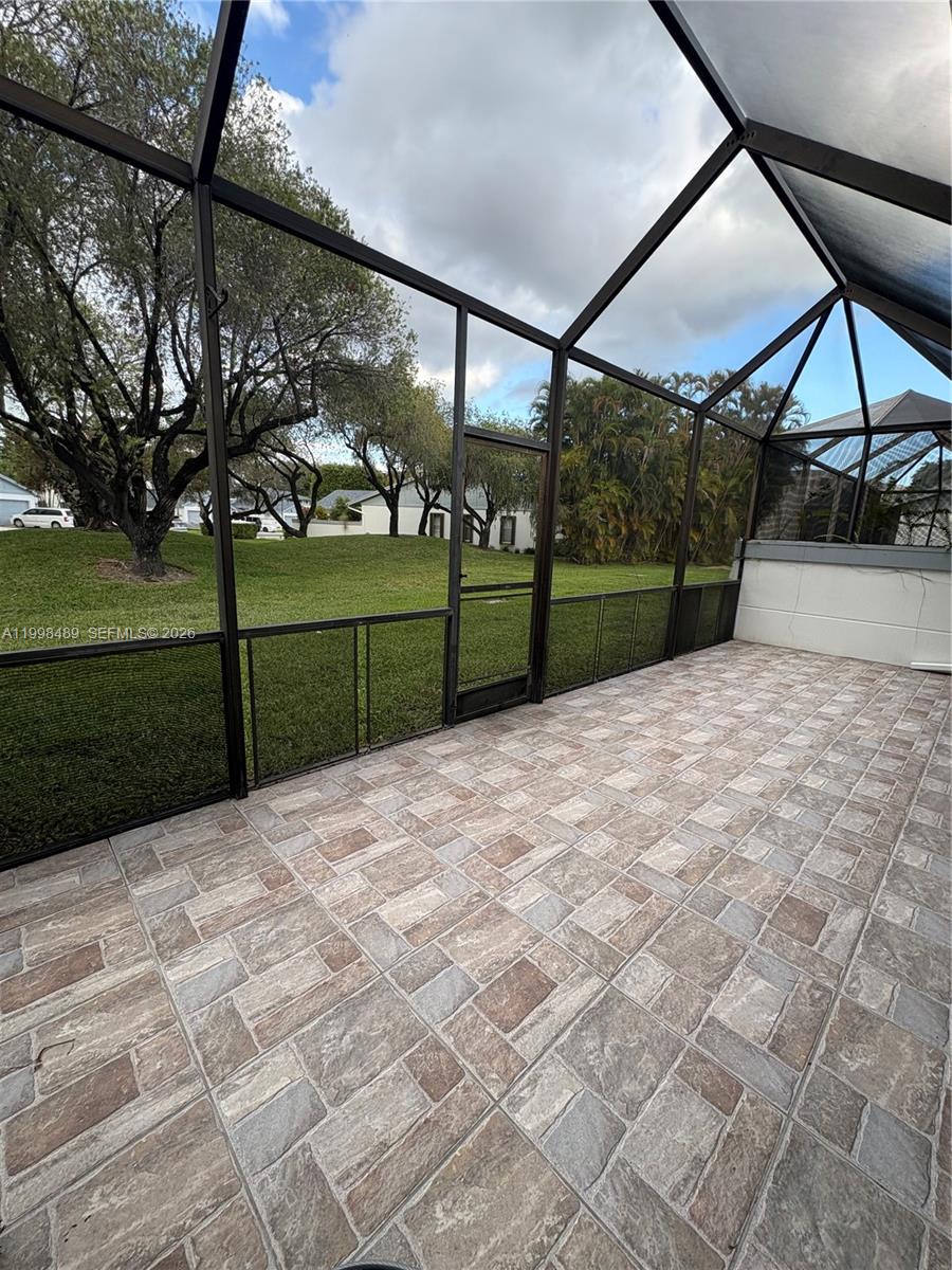 THE TOWNHOMES OF DORAL OA - Residential Lease