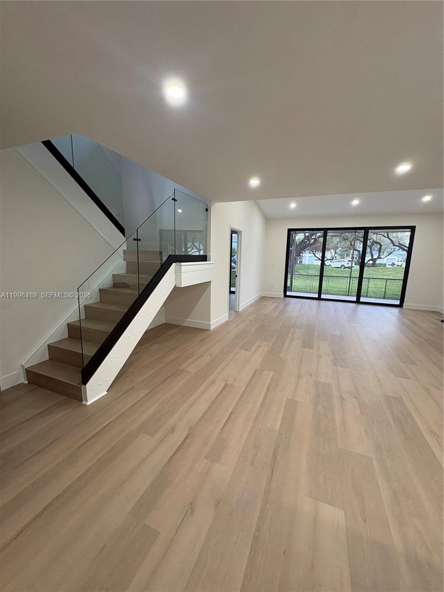 THE TOWNHOMES OF DORAL OA - Residential Lease