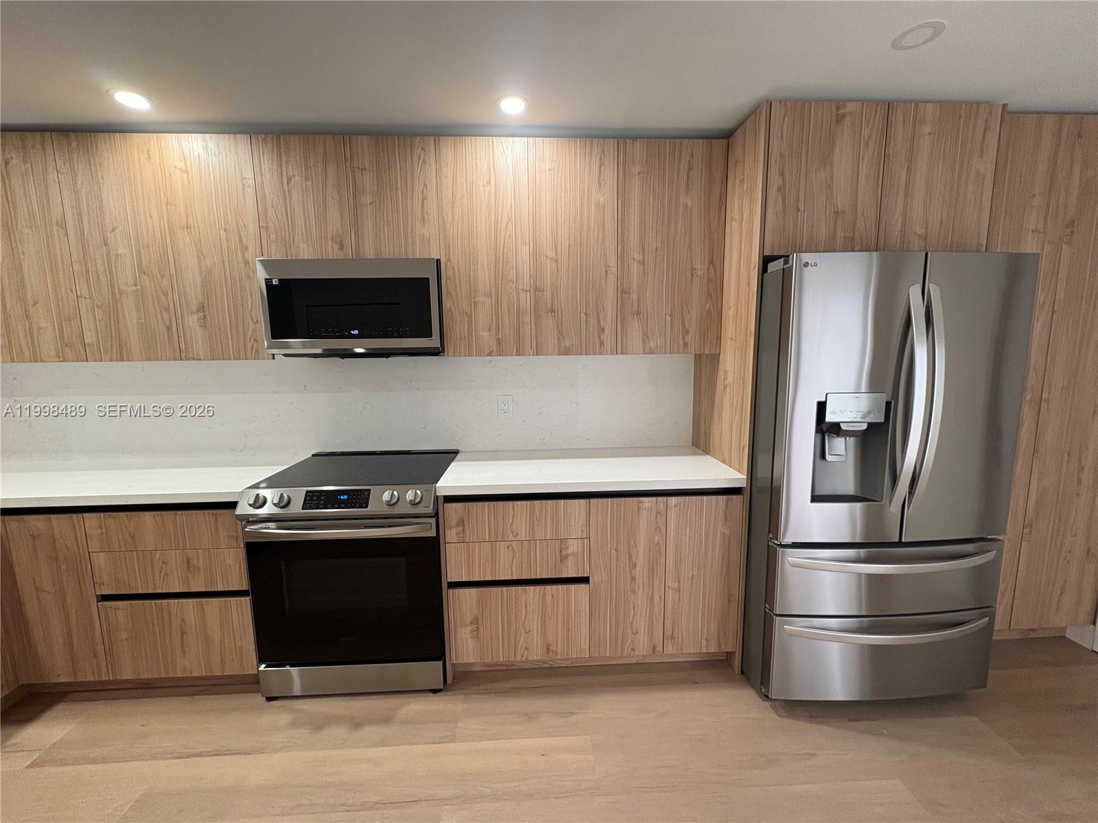 THE TOWNHOMES OF DORAL OA - Residential Lease