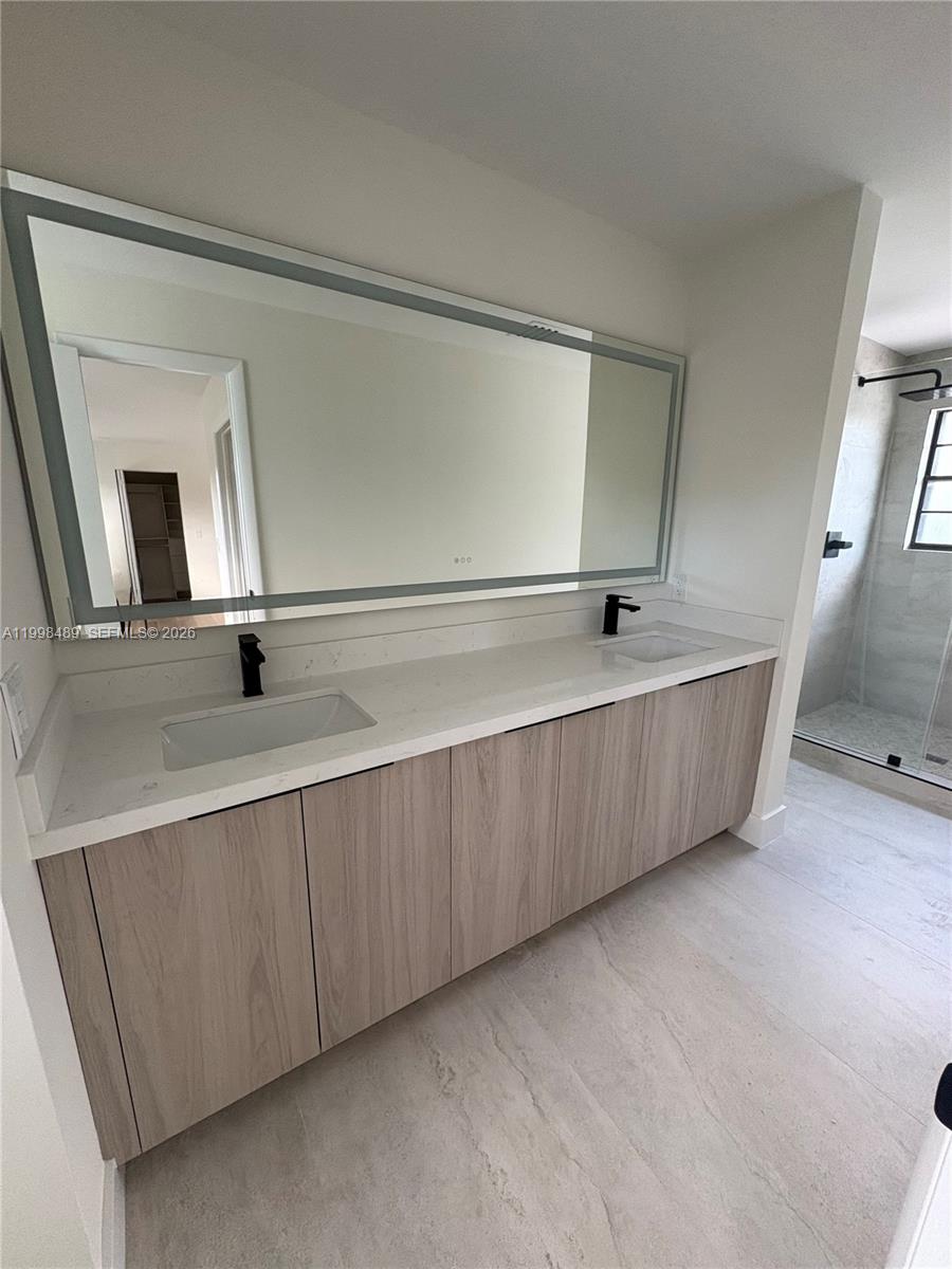 THE TOWNHOMES OF DORAL OA - Residential Lease