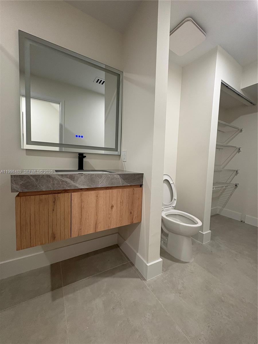 THE TOWNHOMES OF DORAL OA - Residential Lease