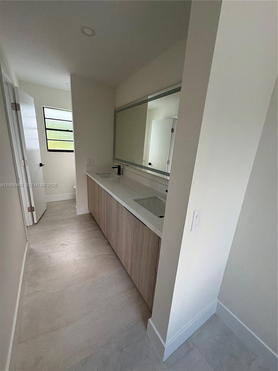 THE TOWNHOMES OF DORAL OA - Residential Lease